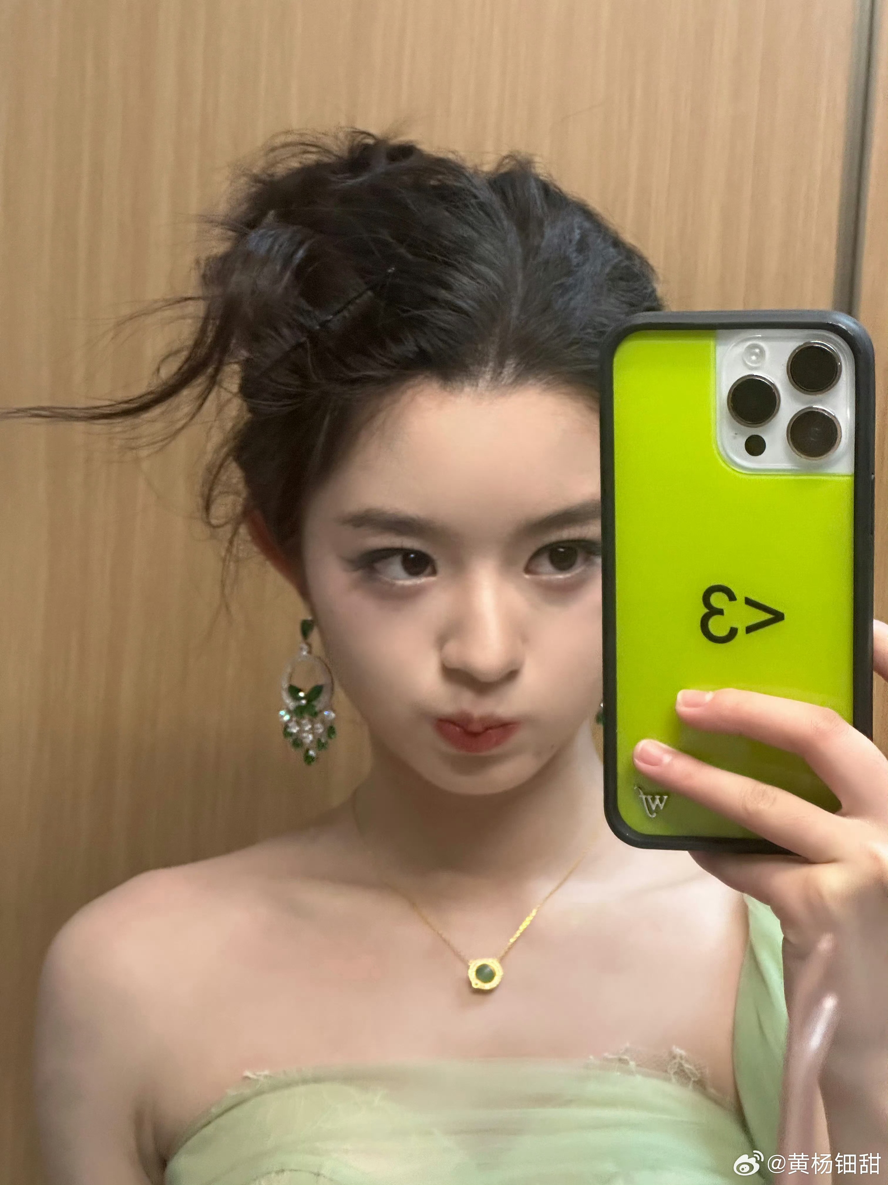 揭秘通报沉默背后的真相，为何未提及黄杨钿甜耳环真假？