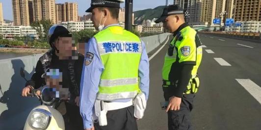 摩托车与横穿马路行人的意外遭遇