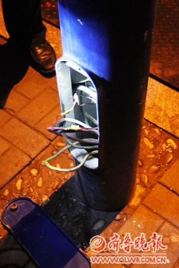 路灯触电视频，点亮城市的新视界