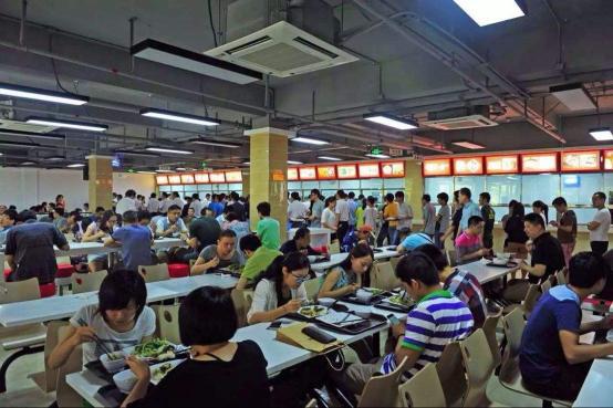 校长承包学校食堂，新模式下的校园饮食变革