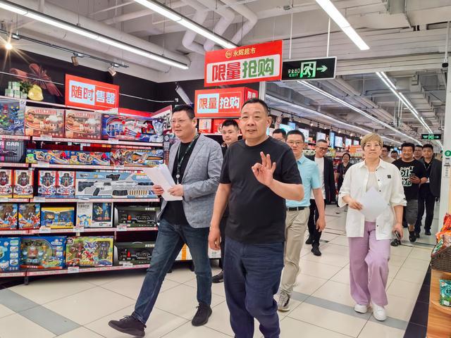 超市商品质量引争议，于东来直言都在卖垃圾商品