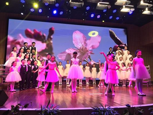 男生高考700分仍逃不过班主任的批评——探究背后的故事与启示